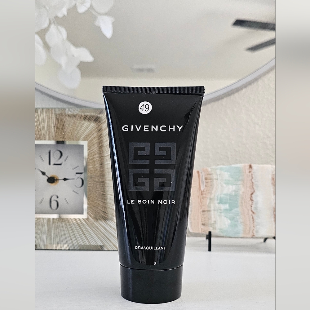 NEW Givenchy Le Soin Noir Face & Eye Cleanser